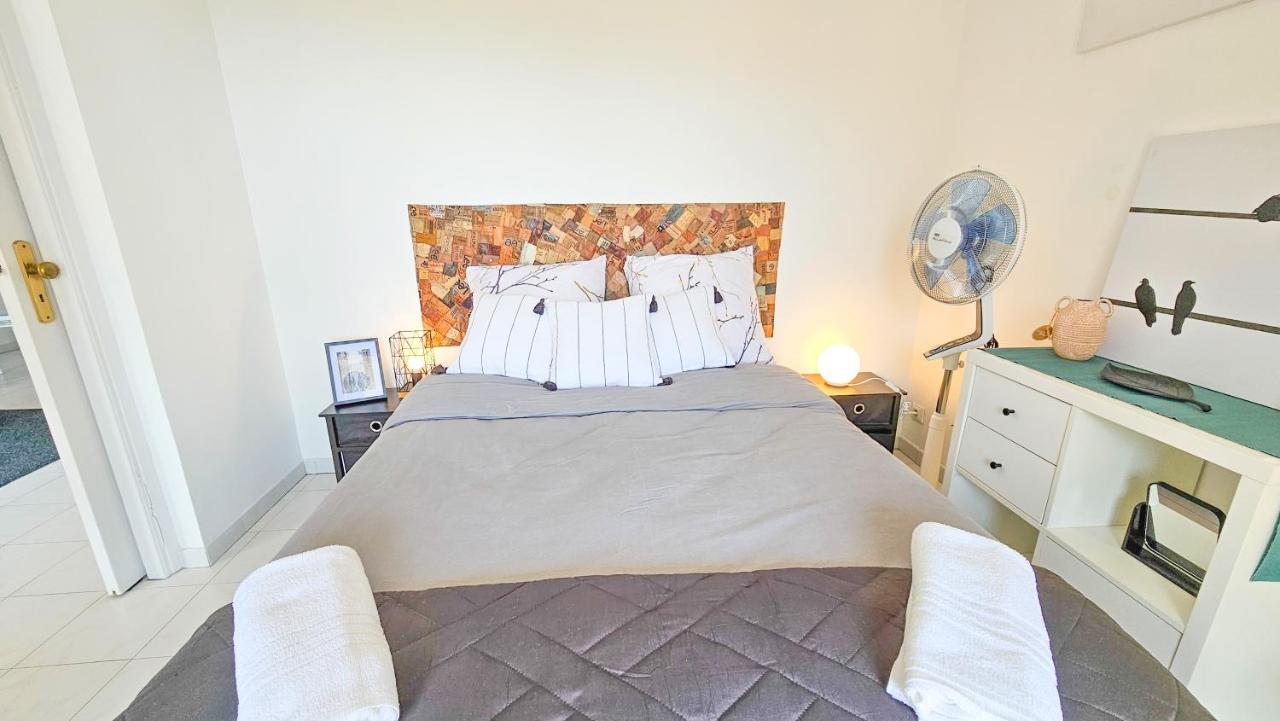 Vue & Tour Odeon - Piscine - Parking - Av Apartamento *